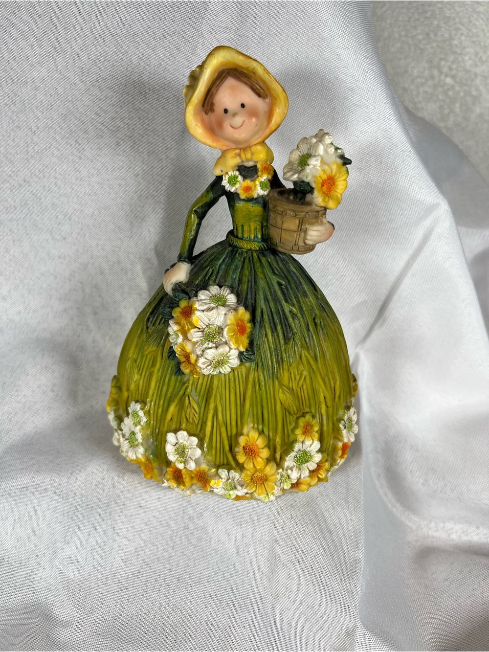 Country Girl Resin Figurine – Cottagecore Flower Dress & Bonnet Decor 7”H